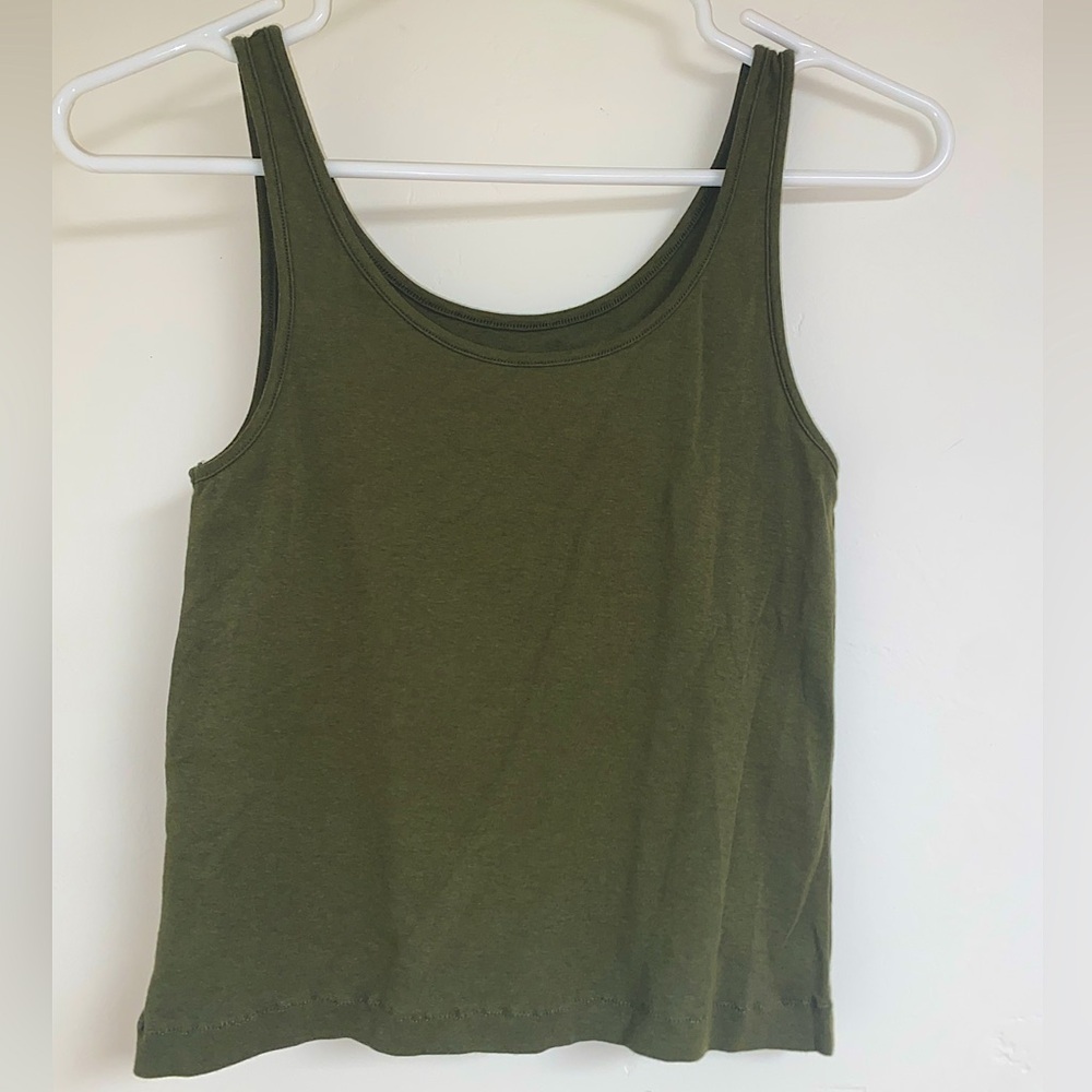 Cropped green tank top